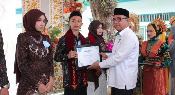 MTsS Harapan Bangsa Beri Penghargaan kepada Siswa Berprestasi di Bidang Akademik, Olahraga, Seni dan Tahfizh