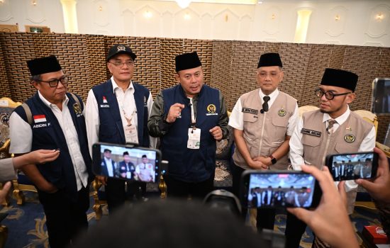 Gelar Evaluasi di Makkah, Timwas Haji DPR Apresiasi Kesiapan Armuzna dan Soroti Fasilitas Pemondokan