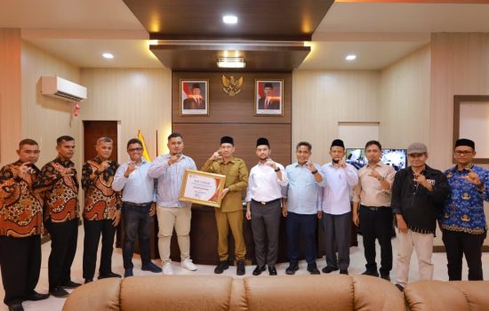 Pemkab Aceh Barat Terima Anugerah Keterbukaan Informasi Publik, Komitmen Tingkatkan Transparansi Pelayanan Informas