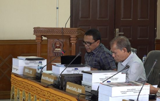 Ramli Soroti Sisa Anggaran Pasar Hewan dan Tumpang Tindih Sertifikat-HGU dalam Rapat Paripurna DPRK Aceh Barat