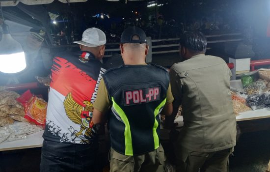 Jelang Iduladha, Satpol PP dan DLH Aceh Barat Bersiaga Hingga Dini Hari Awasi Pedagang Kue Musiman di Jalur Nasional