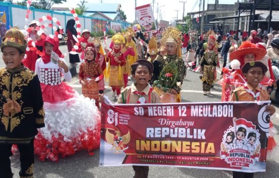 Puluhan Sekolah Meriahkan Pawai Karnaval HUT ke-81 RI di Meulaboh, Juara Diumumkan Malam Resepsi