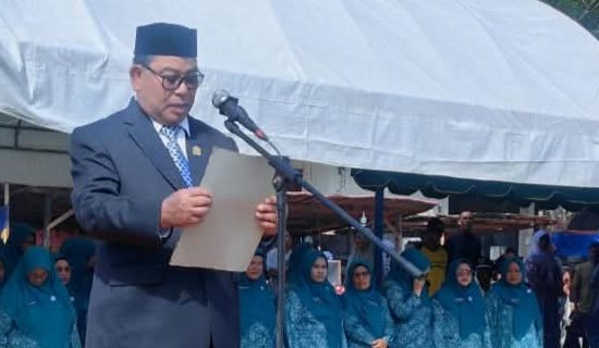 Anggota DPRK Aceh Barat T. Helmy Bacakan Proklamasi HUT RI Ke-81 di Kecamatan Samatiga