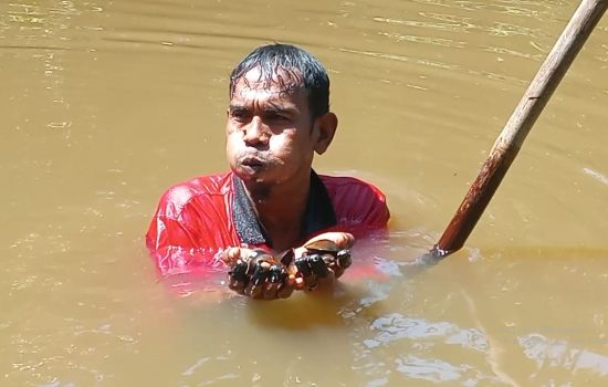 Krueng Tujoh Jadi Tumpuan Hidup, Warga Bantaran Sungai Mengaku Kian Sulit Mencari Nafkah